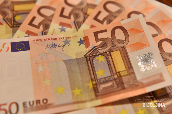 Prosječna plata u finansijskom sektoru RS 1.359 konvertibilnih maraka