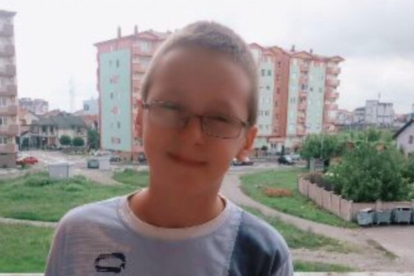 Dječaku Ivanu iz Bijeljine potrebno još novca da progleda