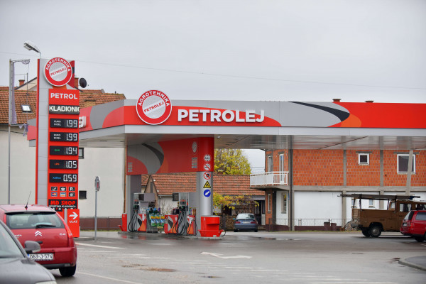 Rezervoar goriva u Banjaluci 14 KM skuplji nego u Bijeljini