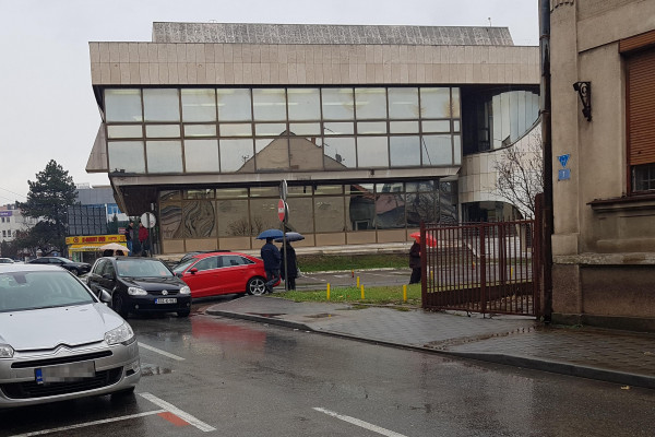 Sudar audija i golfa kod Biblioteke