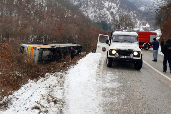 Prevrnuo se autobus kod Nevesinja, dvije osobe poginule, više povrijeđeno