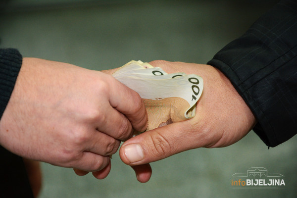 Kroz javne nabavke ukradena milijarda maraka