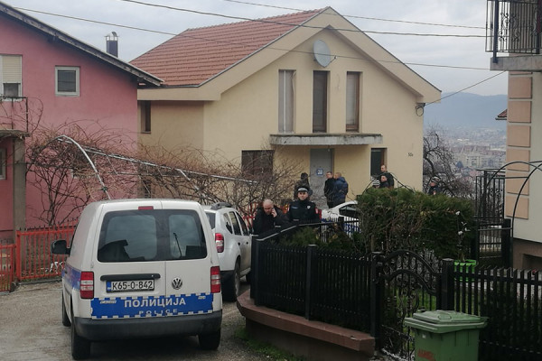 Pretres u kući Davora Dragičevića