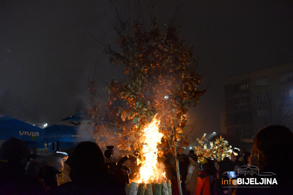 Nalaganje badnjaka na trgu u 18.00 časova