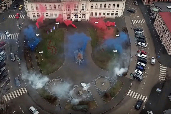 Bijeljina: Bakljada navijača povodom Dana Republike Srpske /VIDEO/