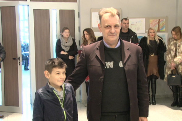 Aukcija crteža gluve i nagluve djece za pomoć drugaru Miši