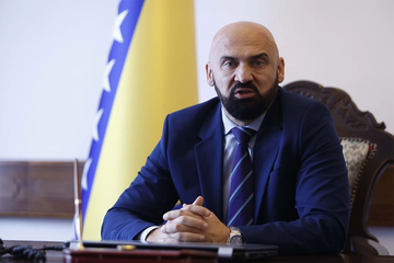 Tužioci moraju češljati lažirane potpise stranke Rame Isaka