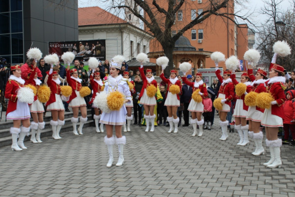 Mažoretke najavile jubilarni Praznik mimoze u Herceg Novom /FOTO/