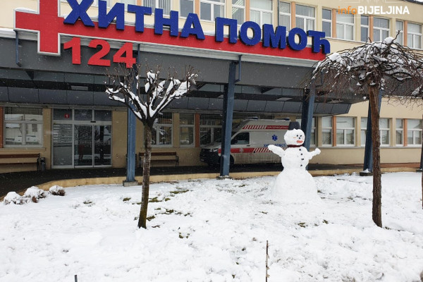 Bijeljina: Radnici Hitne pomoći napravili Snješka Bijelića /FOTO/