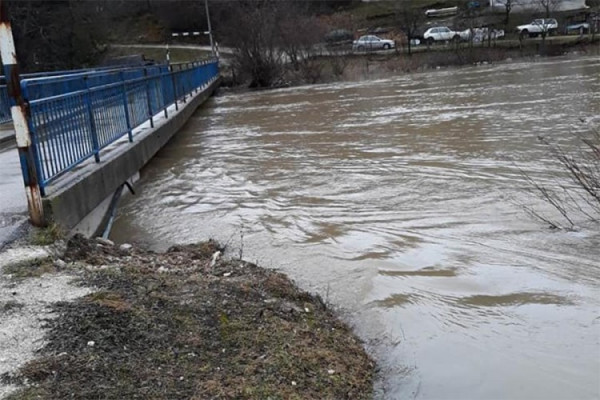 Vodostaji u Srpskoj u porastu, u Jezeru poplavljeno 20 kuća