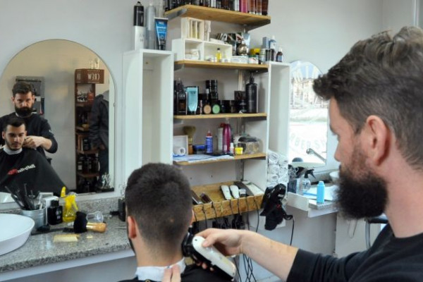 Saša Pejić, frizer i slikar