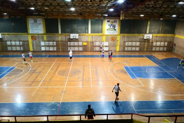 Odbojkaši Radnika odradili trening pod vedrim nebom /FOTO/