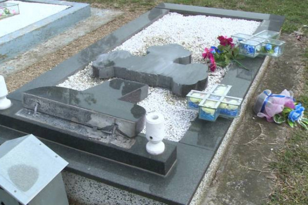 Vandalski čin na groblju u Janji