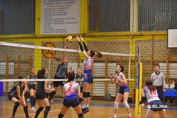 Odbojkašice Radnika slavile u Bijeljini /FOTO/