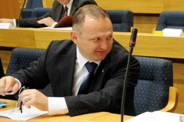 Stojanović: Donijeti zakon o ispitivanju porijekla imovine