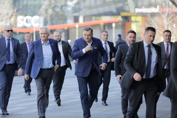 Dodik: Vlast će stati na stranicu i po papira