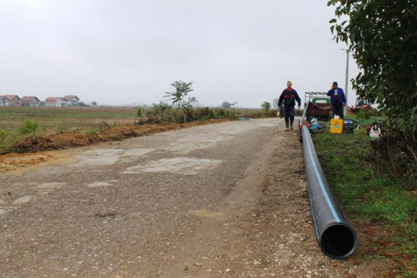 Semberija: Piju zagađenu vodu, a neće priključak na gradski vodovod