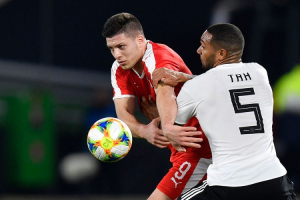 PSŽ se priključio Barseloni u trci za transfer Jovića