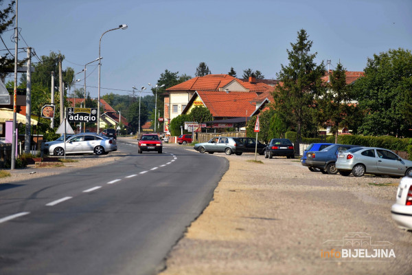 Mještani Novih Dvorova zbog migranata traže rad rasvjete tokom noći