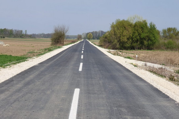 Asfaltirana dionica puta prema Graničnom prelazu Jamena