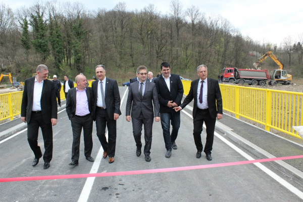 Pušten u saobraćaj most koji spaja Lopare i federalnu opštinu Teočak