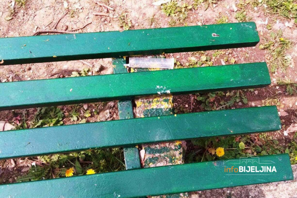 OPREZ: Korišćeni špricevi u bijeljinskom parku