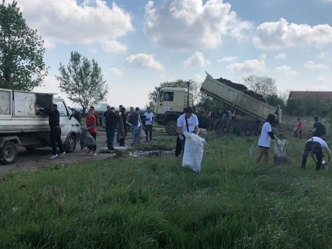 Omladinci političkih stranaka zajedno uklonili deponiju