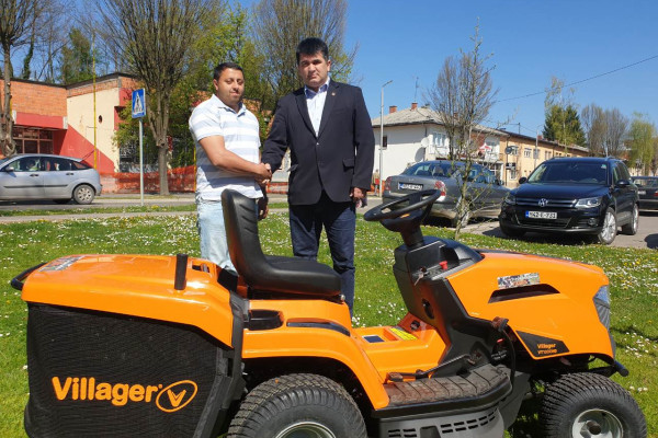 Slavenko iz Lopara dobio novi savremenu mašinu za košenje trave