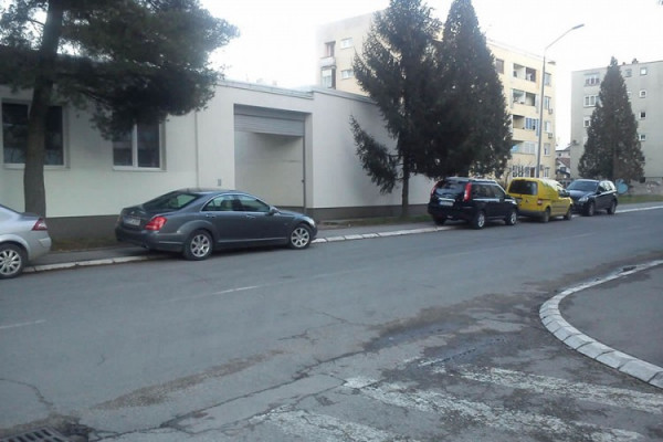 Odbornici parkiraju gdje stignu "samo" kad žure