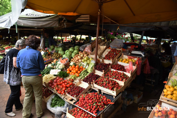 Bijeljinci povrće kupuju na komad i vezicu