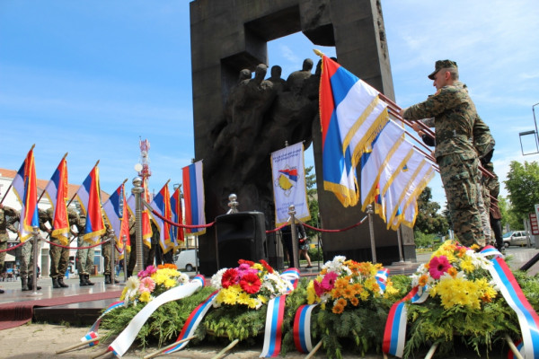U Bijeljini obilježen Dan VRS, odata počast poginulima