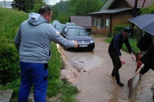 Situacija na terenu alarmantna, zbog obilnih padavina i jakog vjetra poplavljen Maglaj /VIDEO/
