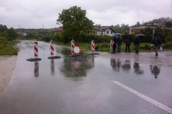 Obustavljen saobraćaj na putu Prijedor - Sanski Most