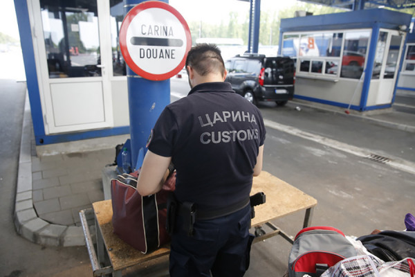 Državljanin BiH pokušao da prokrijumčari 70 kompjutera i 22 telefona