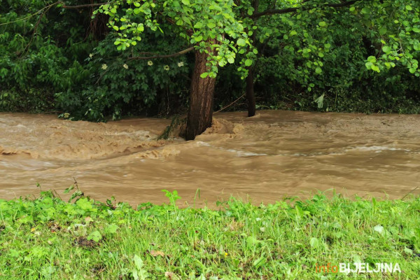Ugljevik - Oštećen most, 25 kuća odsječeno od centra opštine