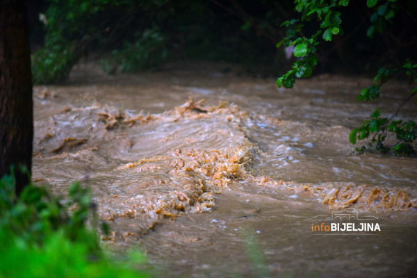 Pogledajte prizore kod manastira Tavna nakon današnjeg nevremena /FOTO - VIDEO/