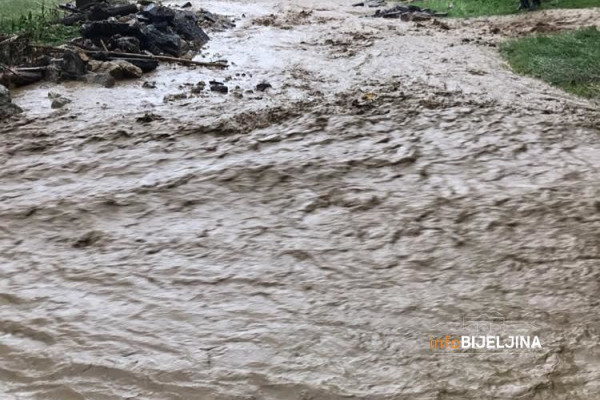 Bujice ponovo aktivne kod manastira Tavna /FOTO/