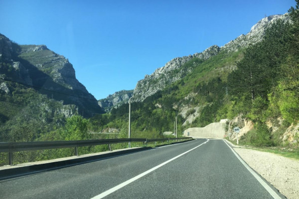Uslovi za vožnju povoljni, mogući manji odroni