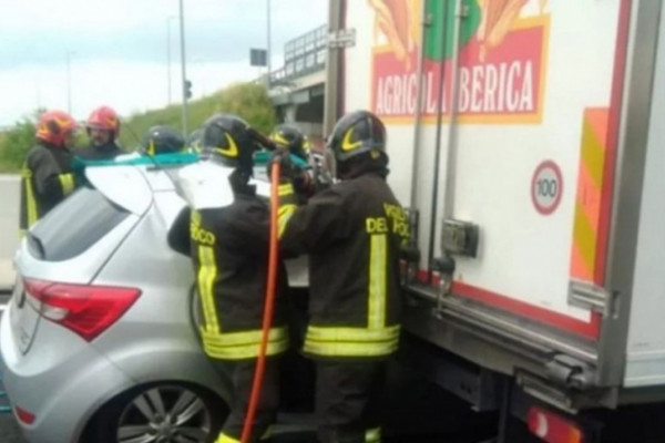 Državljanka BiH poginula na italijanskom autoputu nakon silovitog udara u kamion