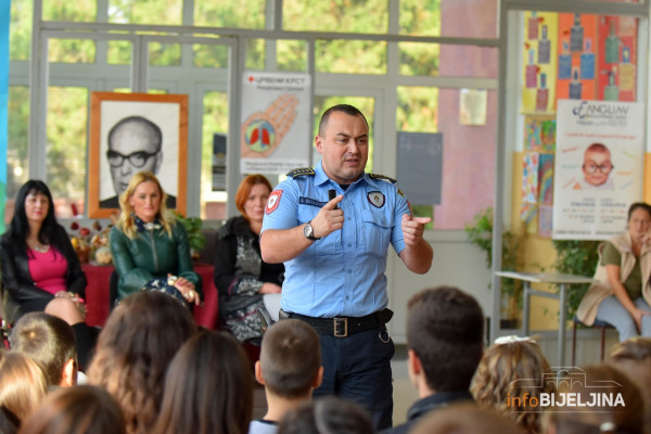 Sutra predavanje djeci o opasnostima od odbačenog oružja