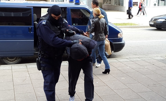 Kod Dobojlije pronađeni snajper, bomba i droga