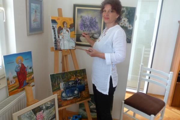 Bijeljina: Jedino ne slika dok čuva unuke