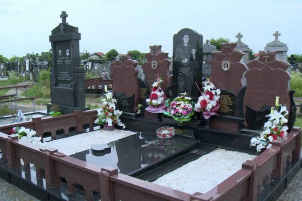 Spomenici u Kojčinovcu na udaru vandala