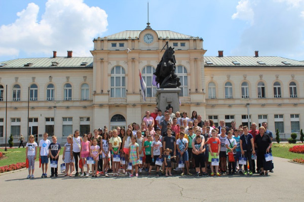 Djeca sa KiM u posjeti Gradskoj kući