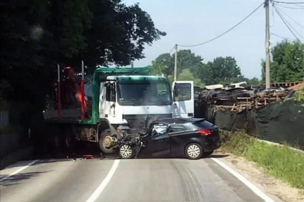Teška nesreća kod Tuzle, jedna osoba poginula