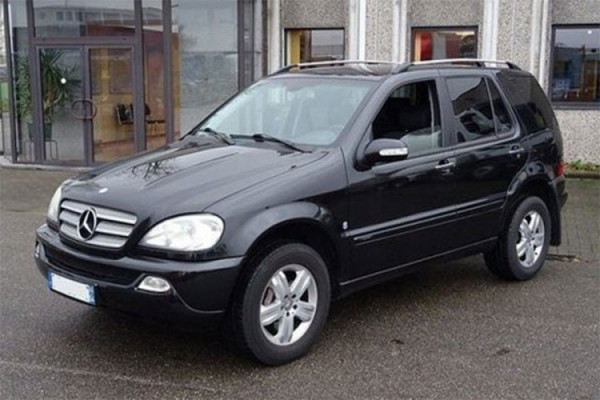 Mercedesom udario u ugostiteljski objekat