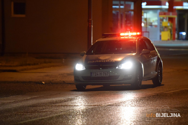 Potraga za lopovima: Tokom noći upali u kladionicu u Bijeljini i pobjegli sa novcem iz sefa