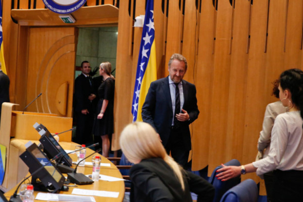 SDA ne zazire ni od falsifikovanja