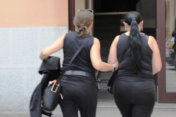 Gazdarice kafića podvodile djevojke