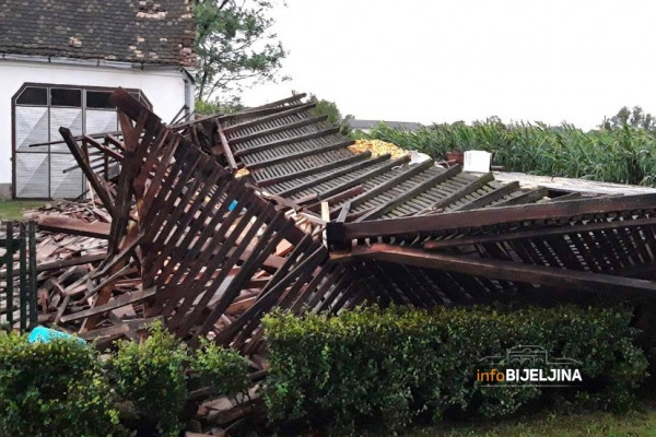 Šteta i u semberskim selima, uništeni plastenici, porušen čardak